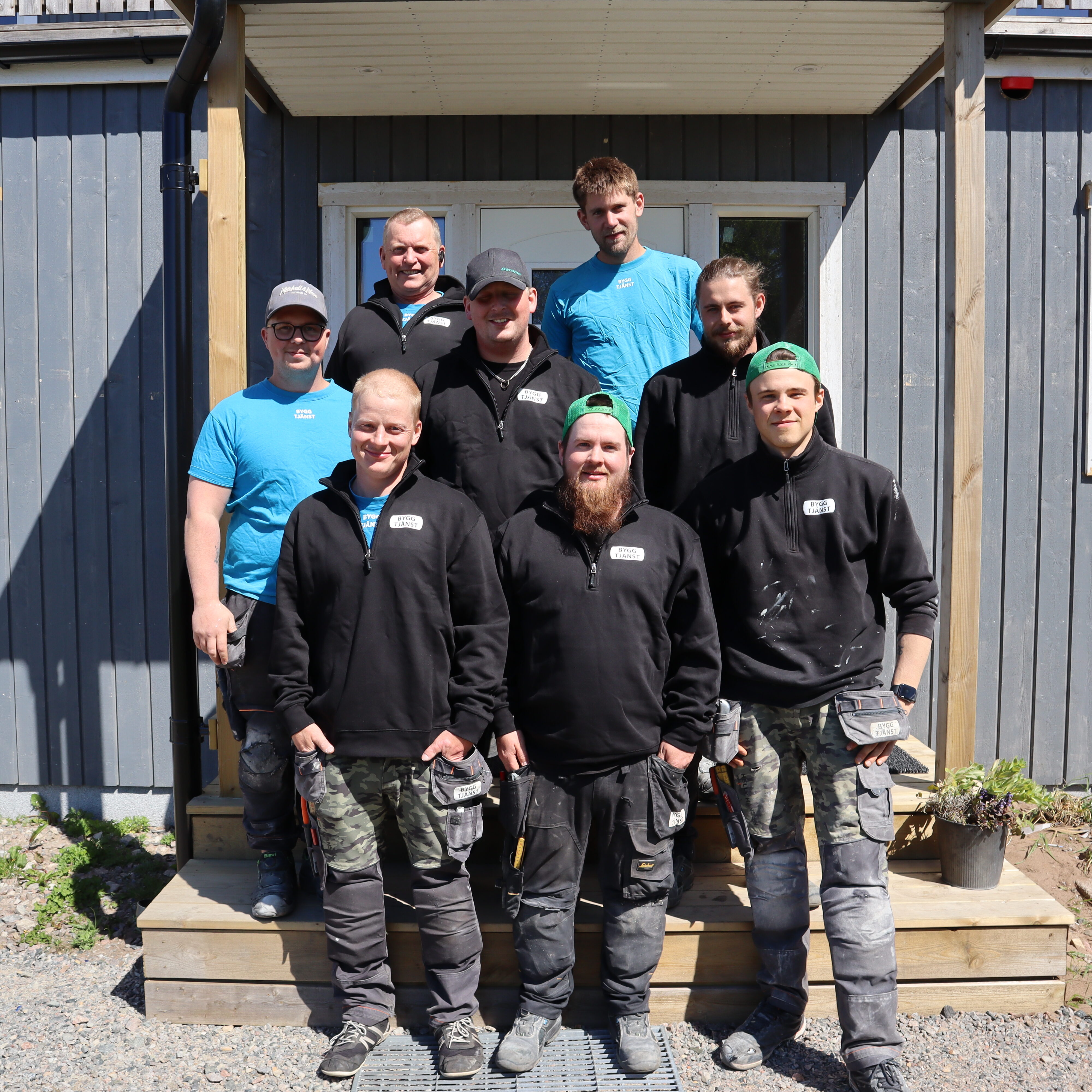 Gruppfoto på snickarna som arbetar på Byggtjänst i Träslöv AB